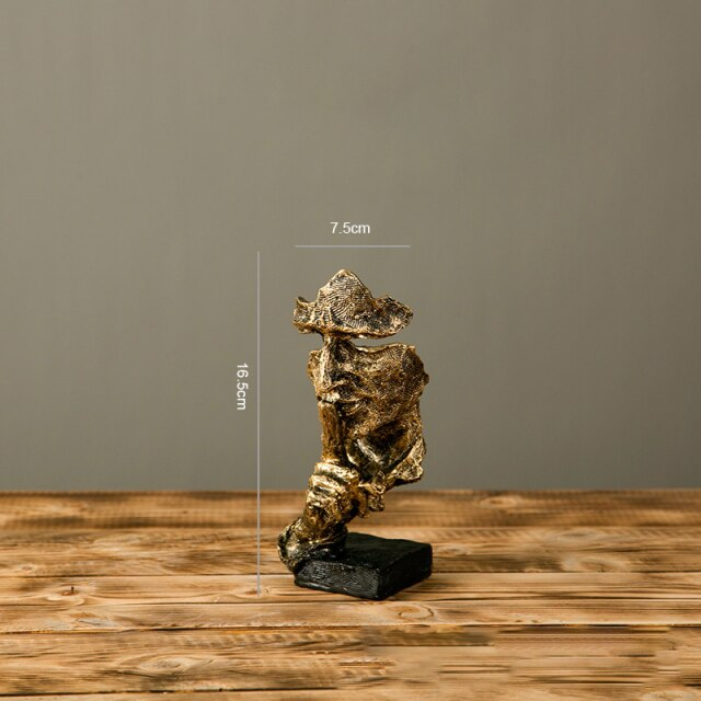 Three monkeys with a message – a sculpture full of meaning