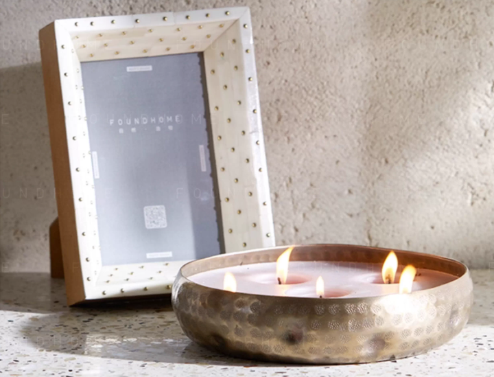 LuxeLight XL Scented Candle – 17 Wicks of Enchanting Fragrance & Golden Elegance