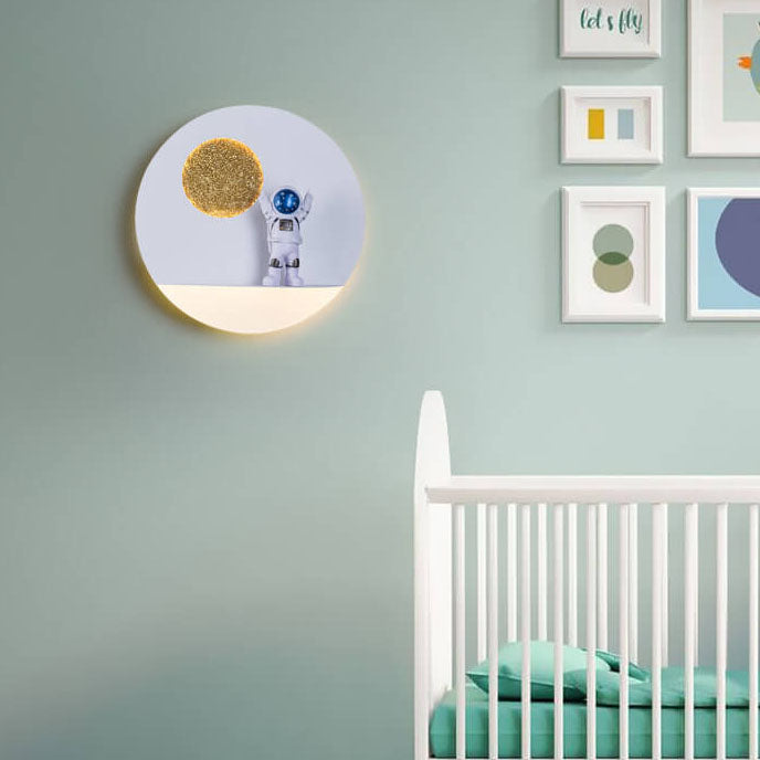 Contemporary Creative Iron Resin Round Astronaut LED Wall Light Lamp for Bedroom
