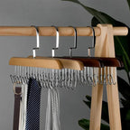 Non-slip wardrobe with multiple hooks