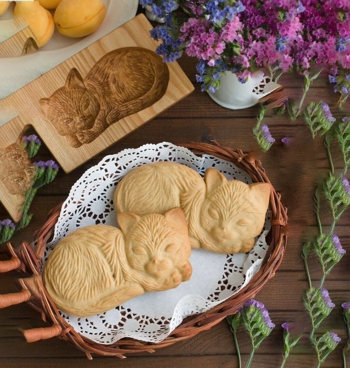 FolkloreCarve — Bake magical masterpieces without sticky stress