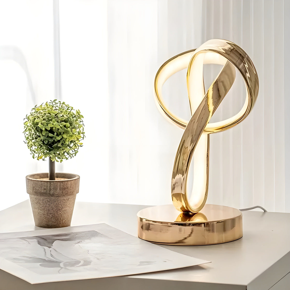 Lamp - Luxury Golden Möbius Ring Desk Reading Lamp