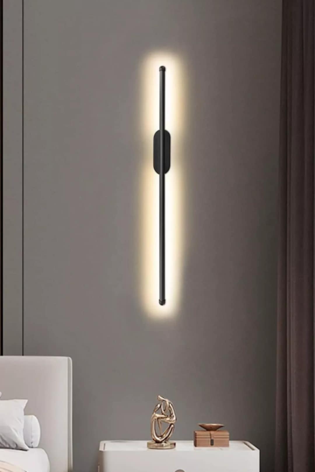 Elegant wall lighting with simple shapes
