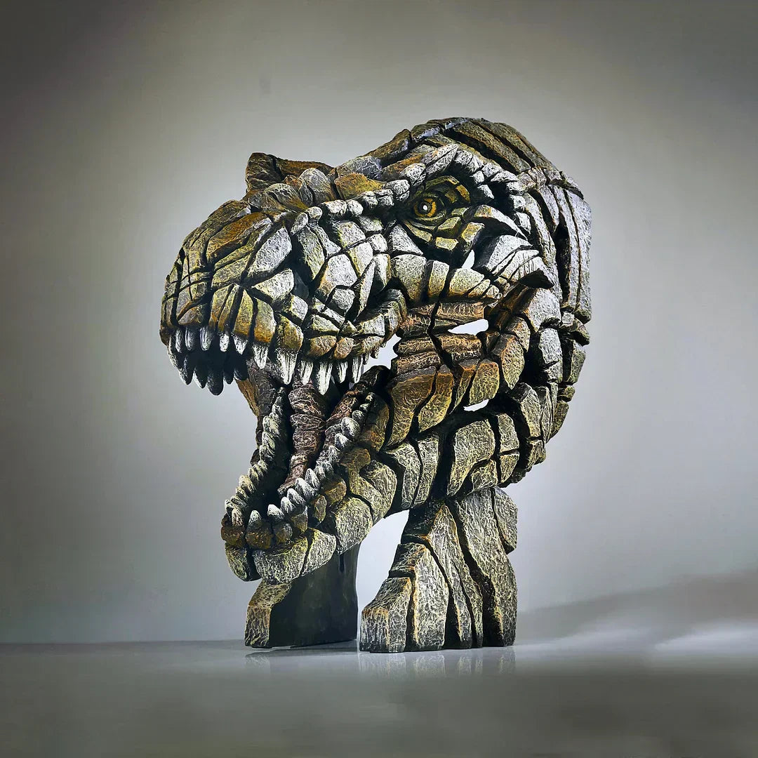 Life-like gorilla figure made of resin for decoration