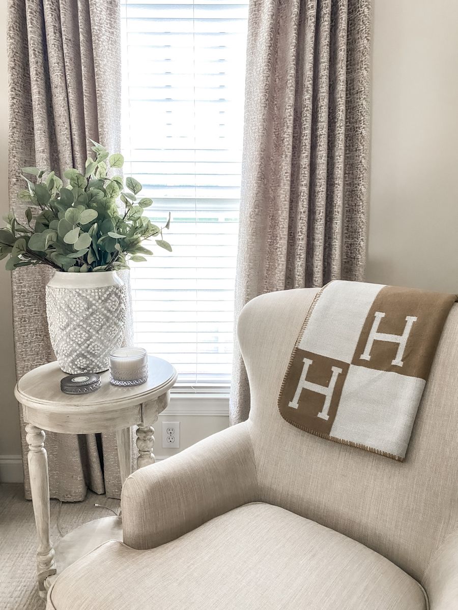 and Laine Cashmere Isabelle – Elegant and Soft Blanket for Refined Interior