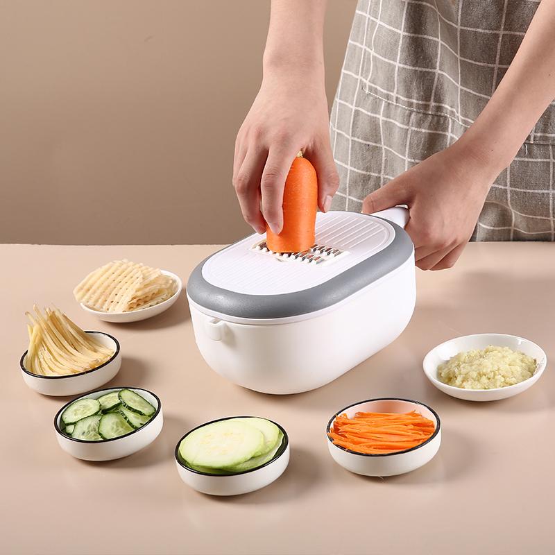 Kitchen strainer with cutter
