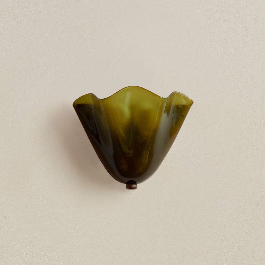 Retro Wall Lamp of Colored Glass in Skirt-Shaped Shell Pattern