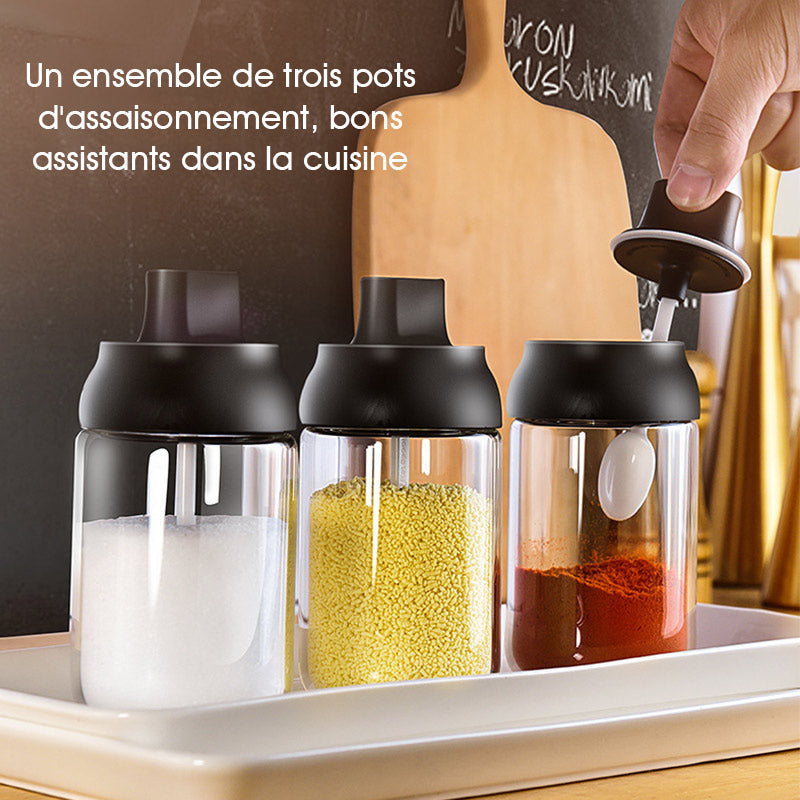 Spice jar with spoon