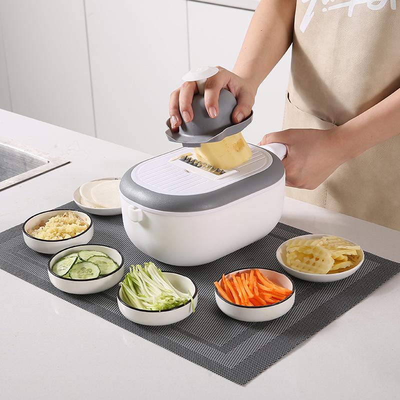 Kitchen strainer with cutter