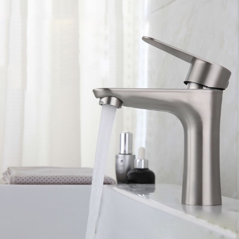 Round Single-Handle Bathroom Faucet Single Hole Sink Faucet in Chrome