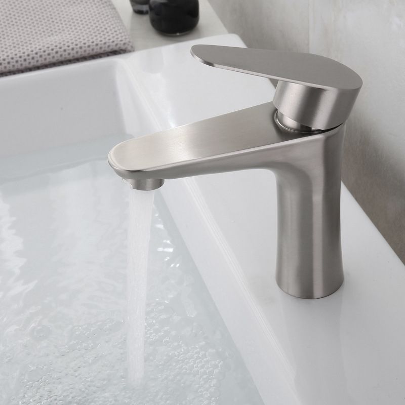 Round Single-Handle Bathroom Faucet Single Hole Sink Faucet in Chrome