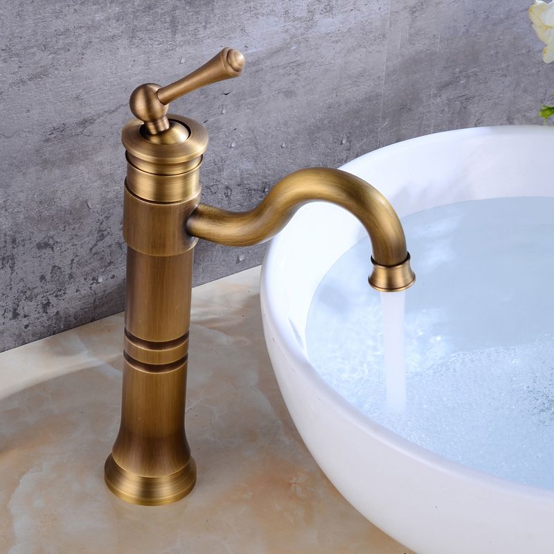 Classic basin mixer with swivel spout, single lever basin mixer