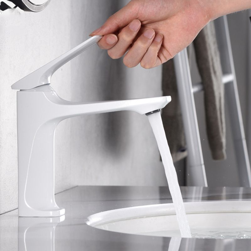 Modern Vessel Sink Faucet Copper Lever Handle Low Arc Vessel Faucet for the Bathroom