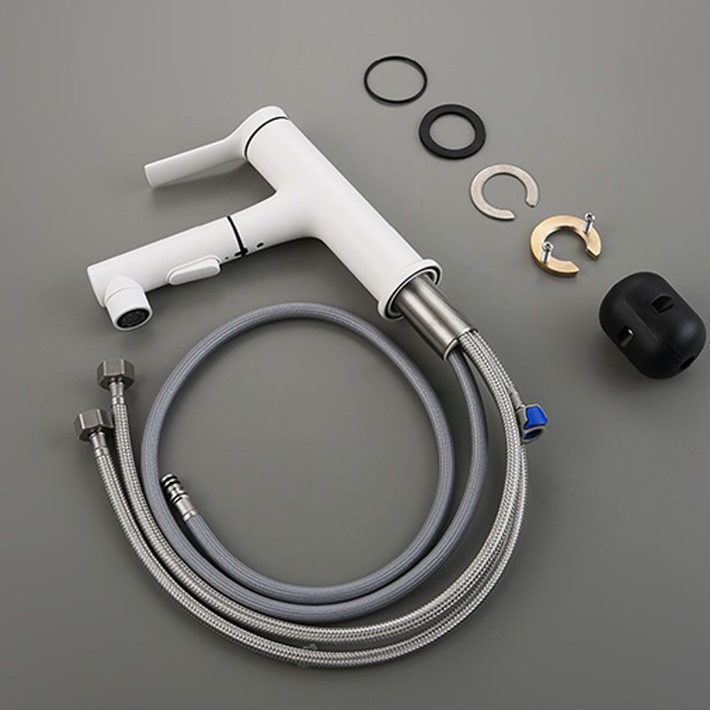 Contemporary Single Handle Faucet Retractable Sink Faucet with Lever Handle