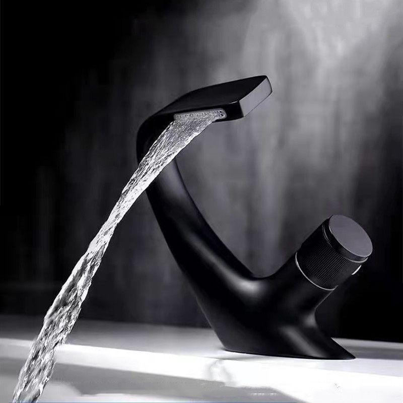 Modern Center Connection Faucets Single Lever Faucets with Waterfall Spout