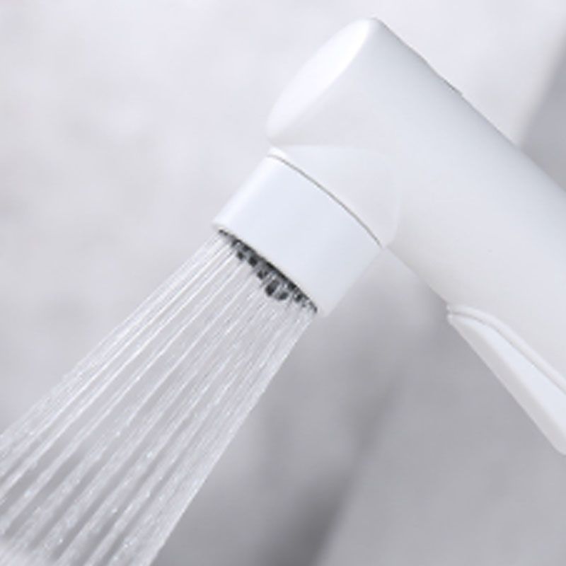 Contemporary Single Handle Faucet Retractable Sink Faucet with Lever Handle