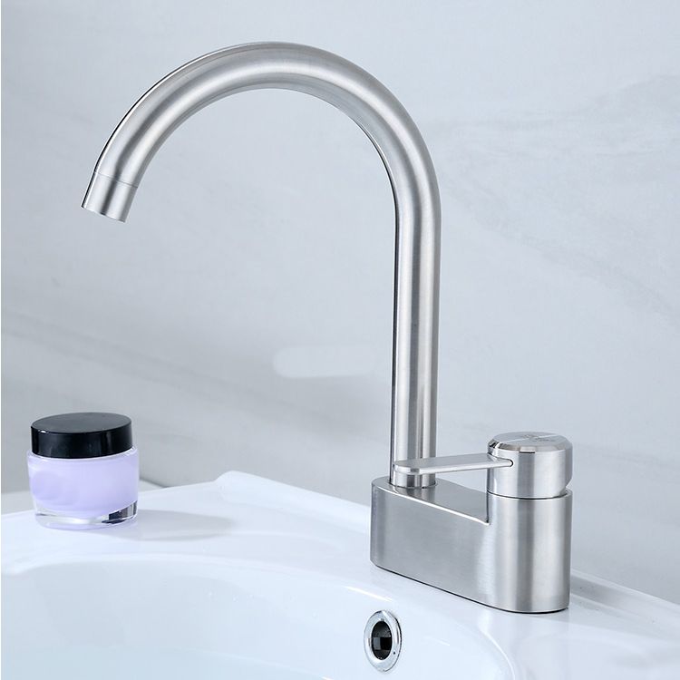 Deck Mounted Center Freestanding Bathtub Filler Single Handle Freestanding Faucet