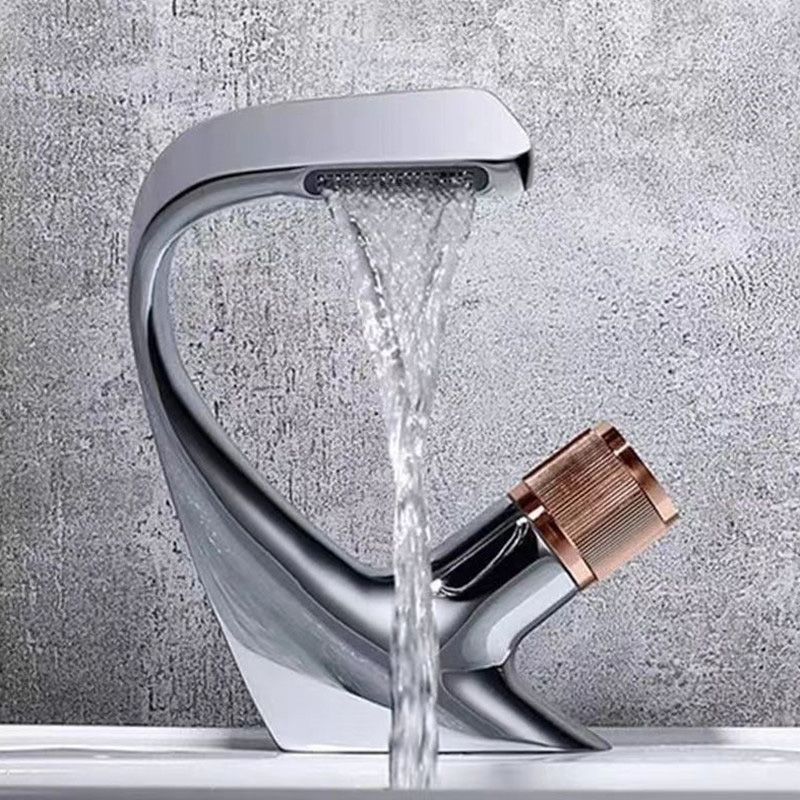 Modern Center Connection Faucets Single Lever Faucets with Waterfall Spout