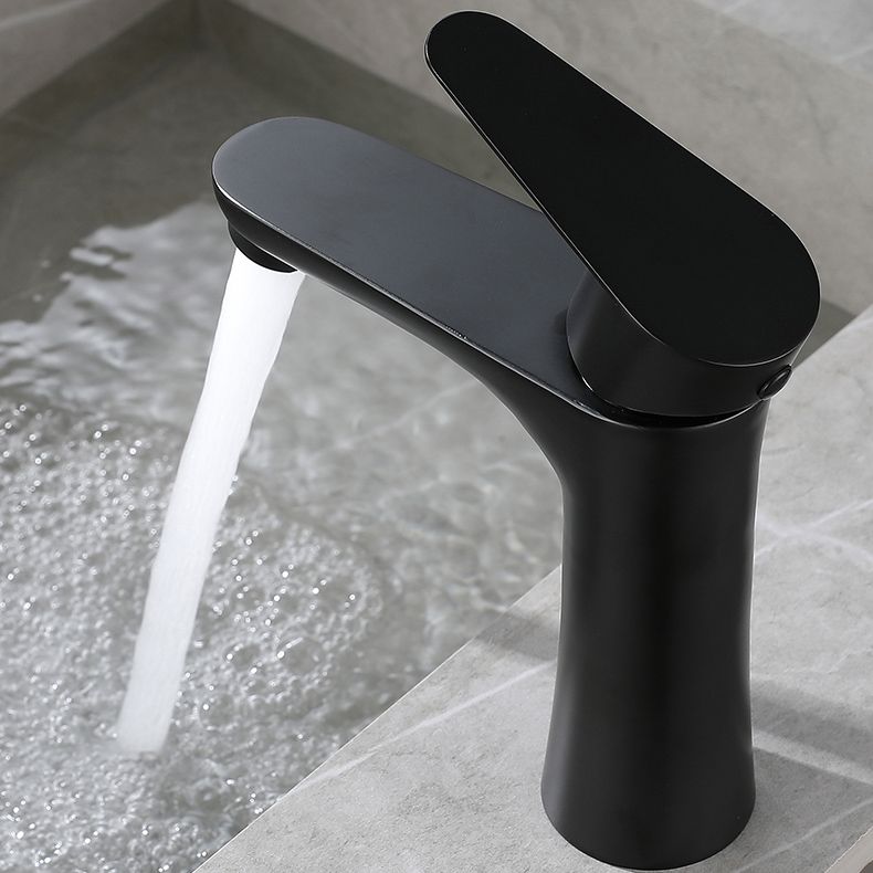Round Vessel Faucet Lever Handle Stainless Steel Bathroom Faucet with Water Hose