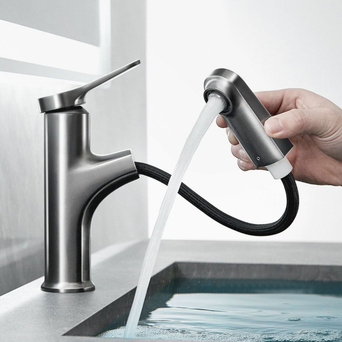 Contemporary Bath Faucet Brass Lever Handle Pull-Out Sink Faucet