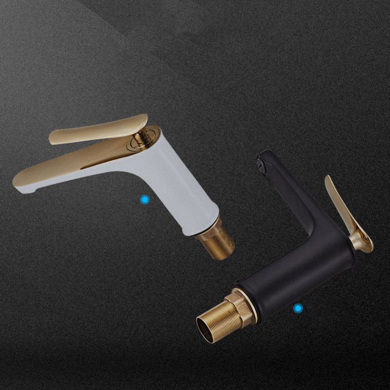 Luxury 1 Handle Sink Bathroom Faucet Round Brass Sink Faucet with Water Hose