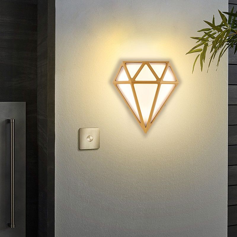 Energy-saving light that will illuminate your garden for many years