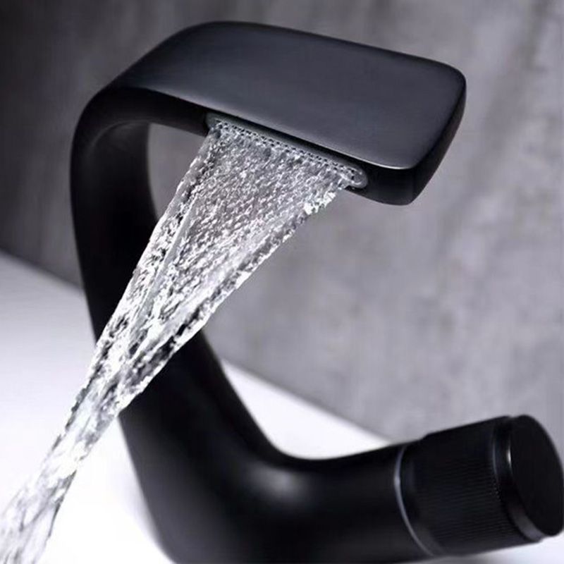 Modern Center Connection Faucets Single Lever Faucets with Waterfall Spout