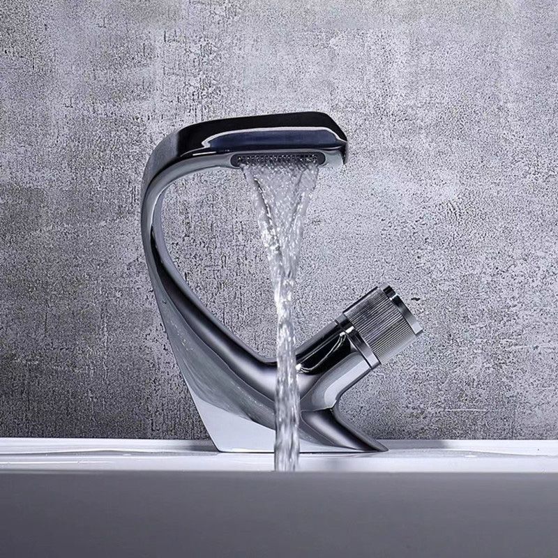 Modern Center Connection Faucets Single Lever Faucets with Waterfall Spout