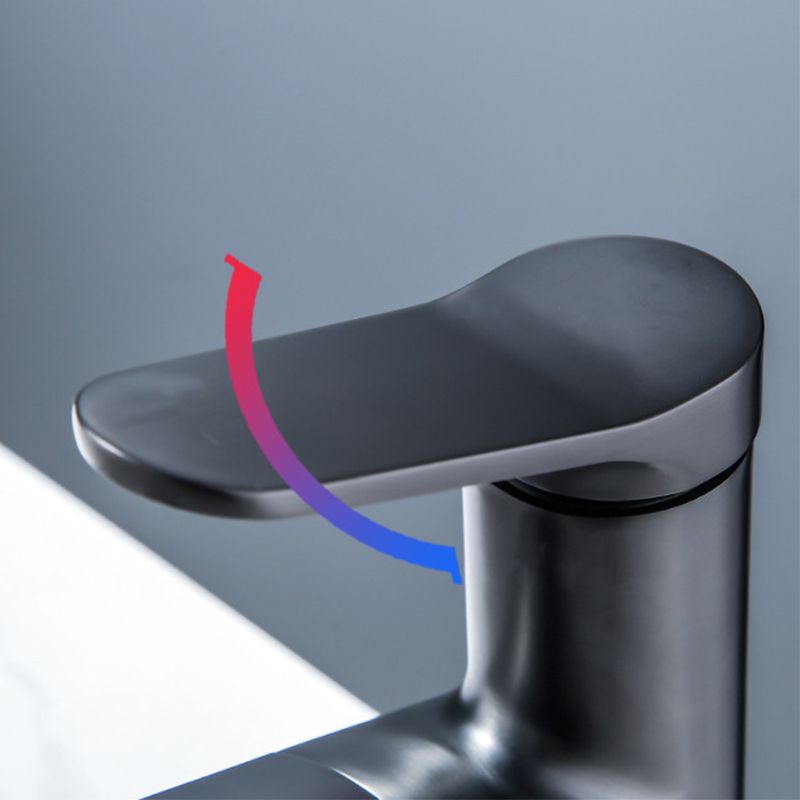 Vessel Sink Faucet Modern Pull-Out Bathroom Faucet with One Lever Handle