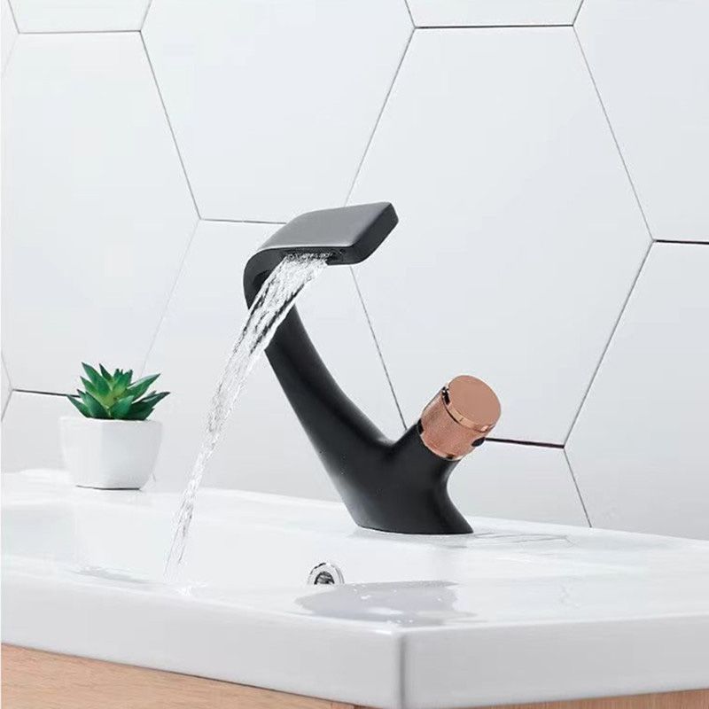 Modern Center Connection Faucets Single Lever Faucets with Waterfall Spout
