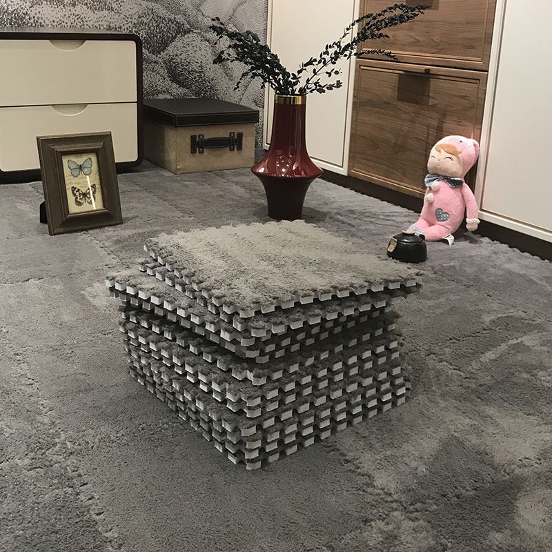 Color-fade-resistant carpet tile Solid color interlocking carpet tile