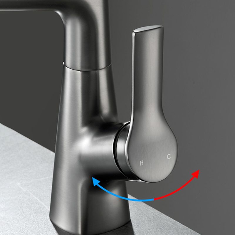 Modern 1-Lever Sink Faucet Round Basin Faucet Brass