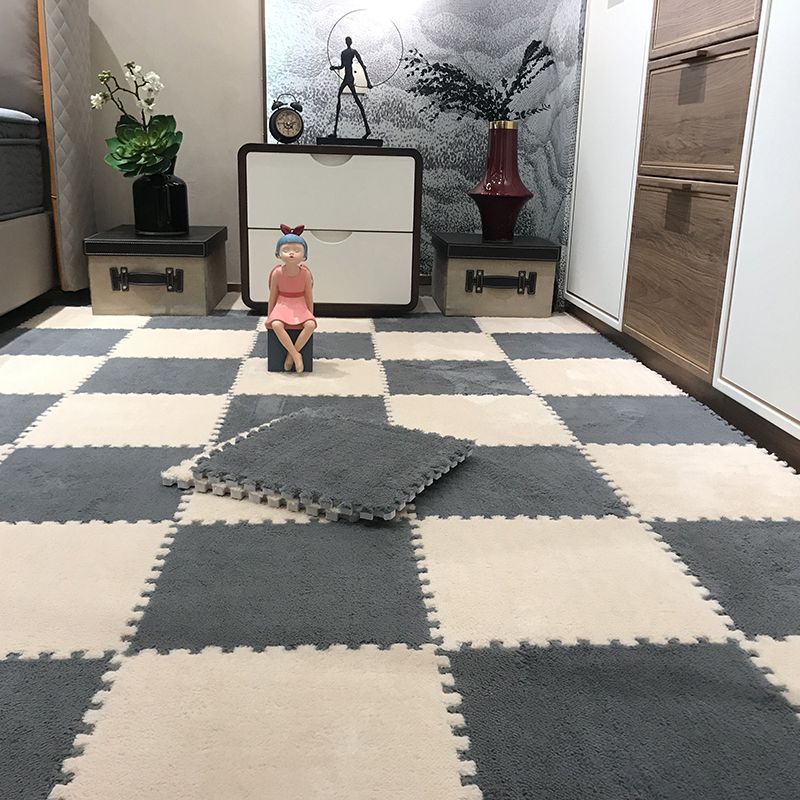 Color-fade-resistant carpet tile Solid color interlocking carpet tile