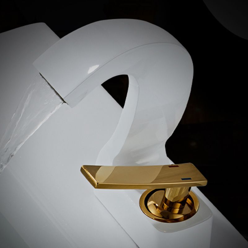 Modern Single-Lever Basin Faucet Bathroom Brass Central Faucet