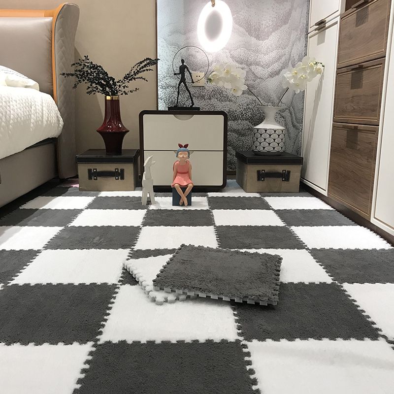 Color-fade-resistant carpet tile Solid color interlocking carpet tile