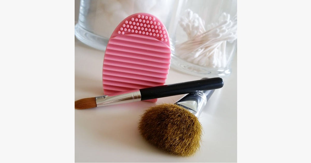 Silicone Makeup Brush Cleaner - Cleans your makeup brushes thoroughly without damaging them!