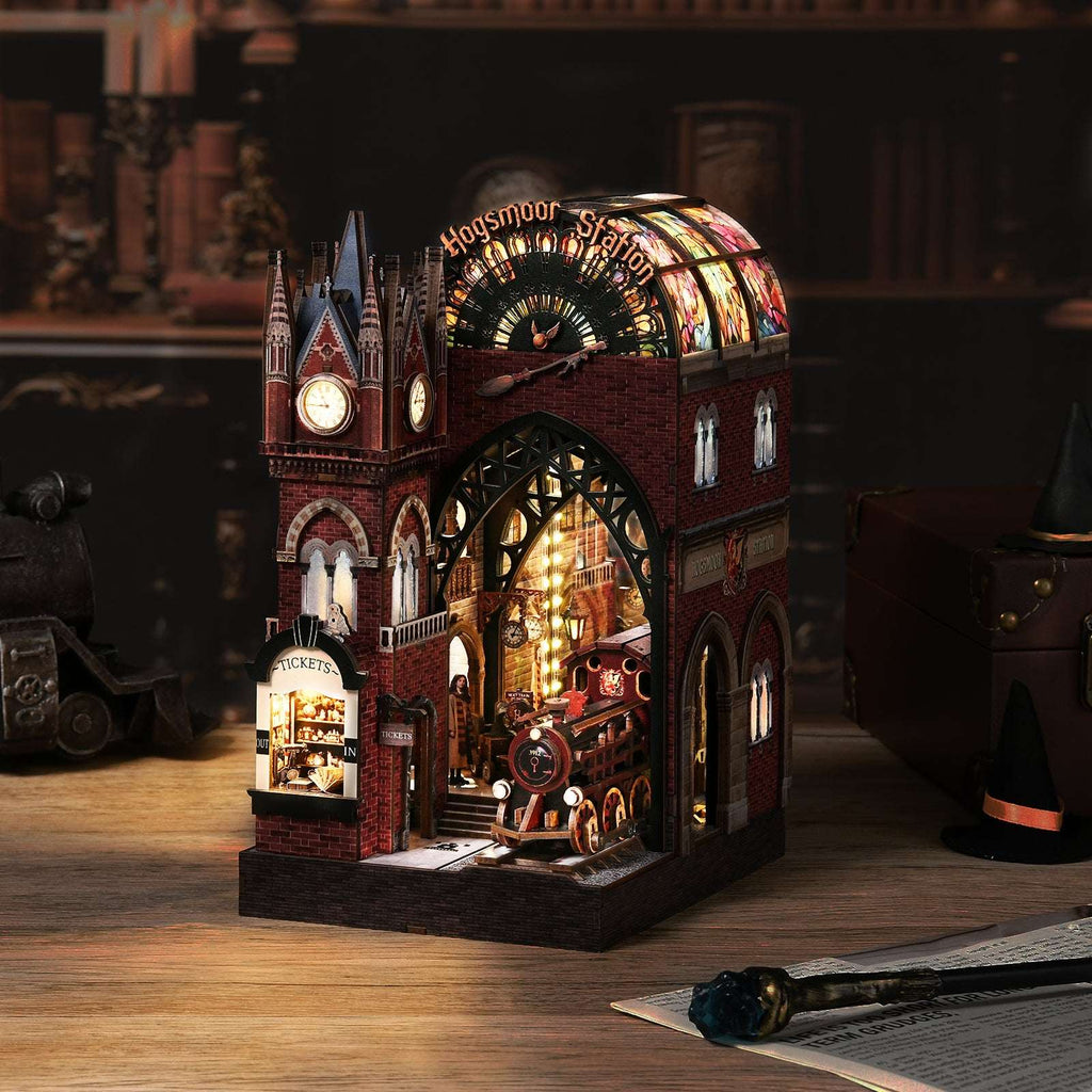 Hogsmoor Station DIY Book Nook Kit