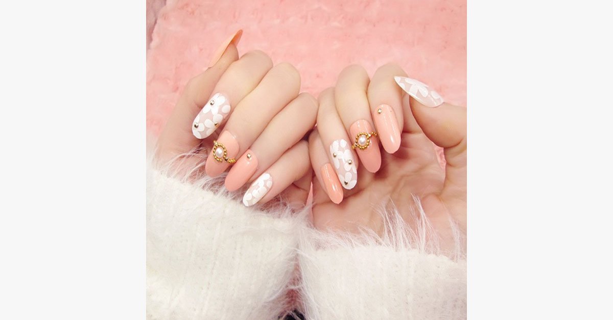 Nude floral nails
