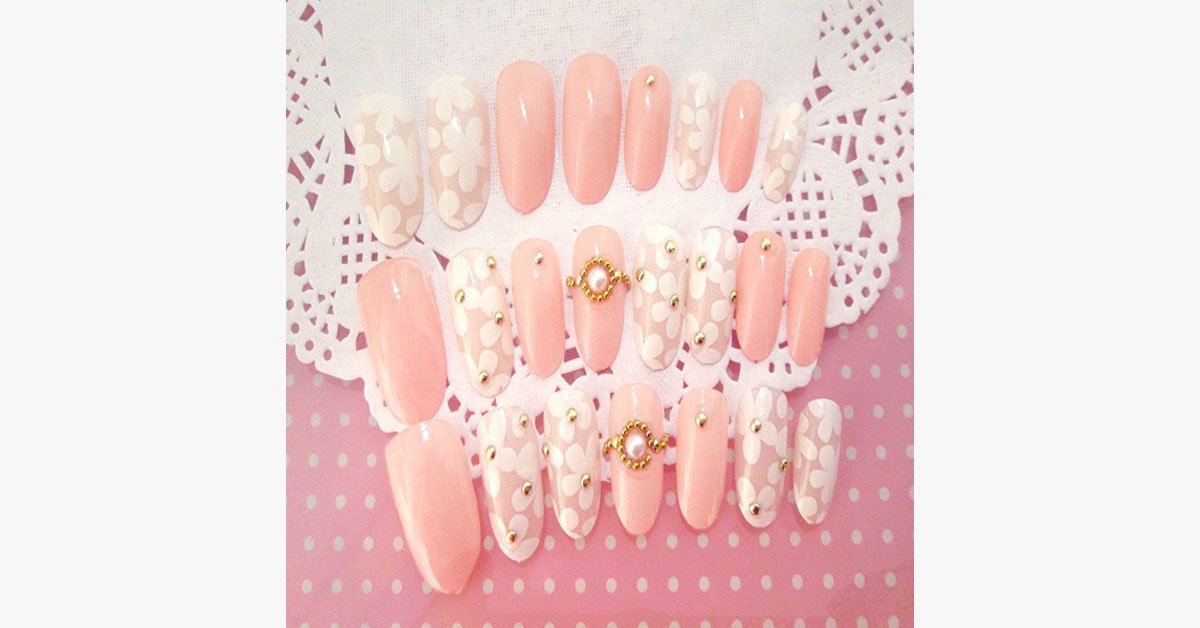 Nude floral nails