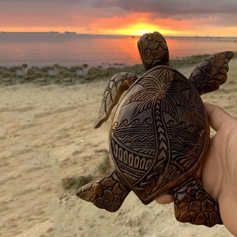 Wood sculpture Hawaii turtle