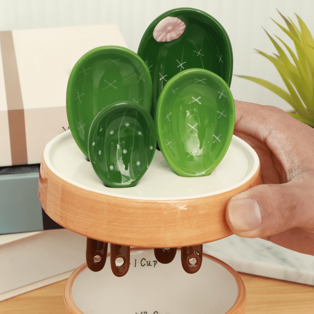 Creative and practical measuring spoon set with cactus motif