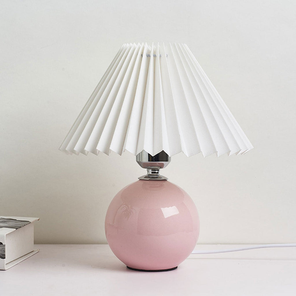 Nordic minimalist 1-light table lamp made of ceramic with pleats