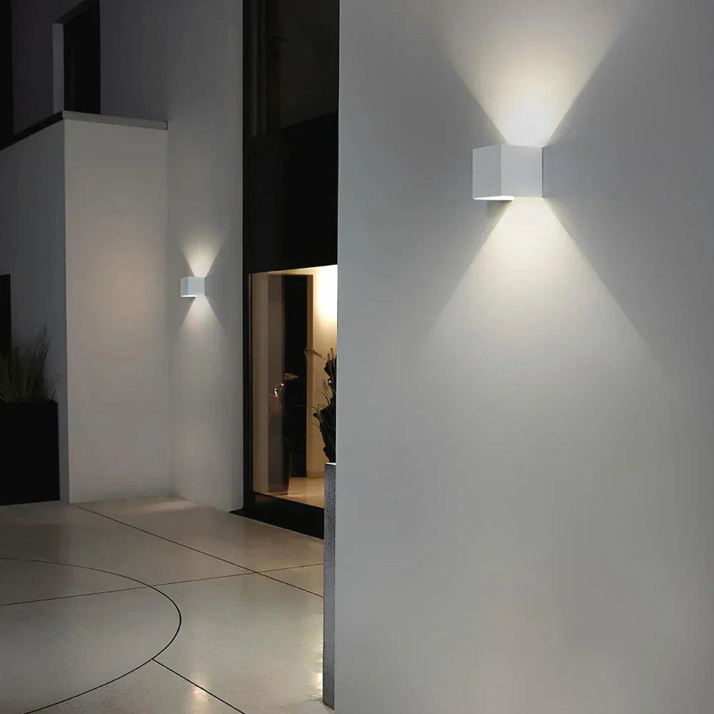 Modern Black Aluminium Wall Light