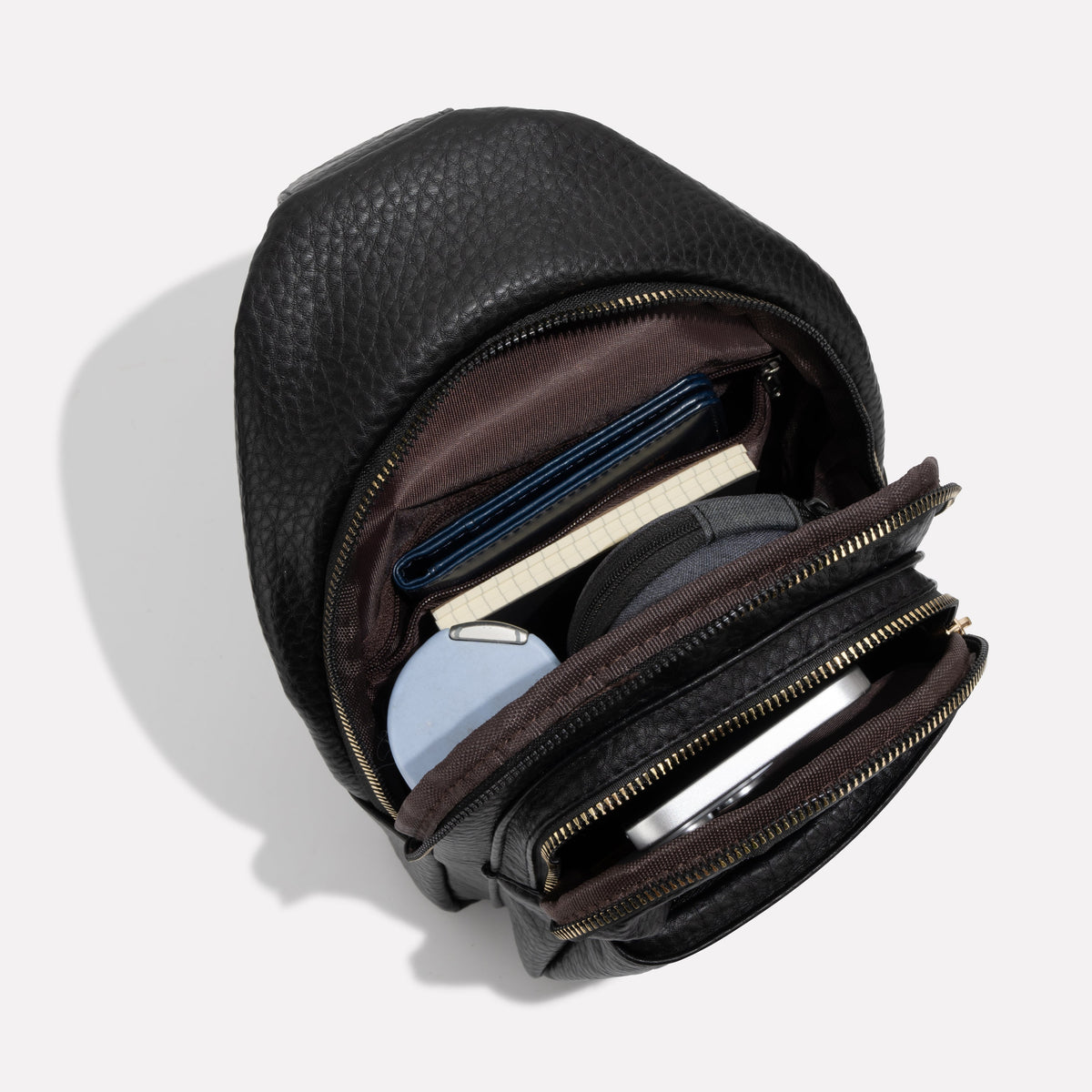 LuxuraGuard Chic Shoulder Bag | Stylish design against theft for safe everyday use