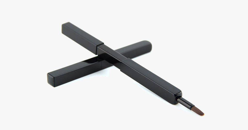 Retractable Lip Brush – Professional Makeup Ready at All Times
