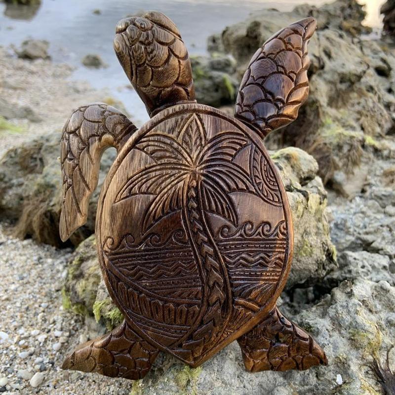 Wood sculpture Hawaii turtle