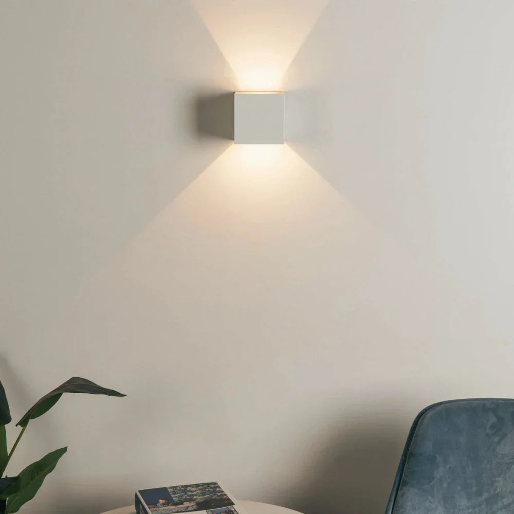 Modern Black Aluminium Wall Light