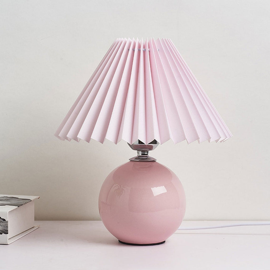 Nordic minimalist 1-light table lamp made of ceramic with pleats