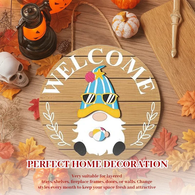 The best Christmas decorationsInterchangeable welcome sign with wooden gnome