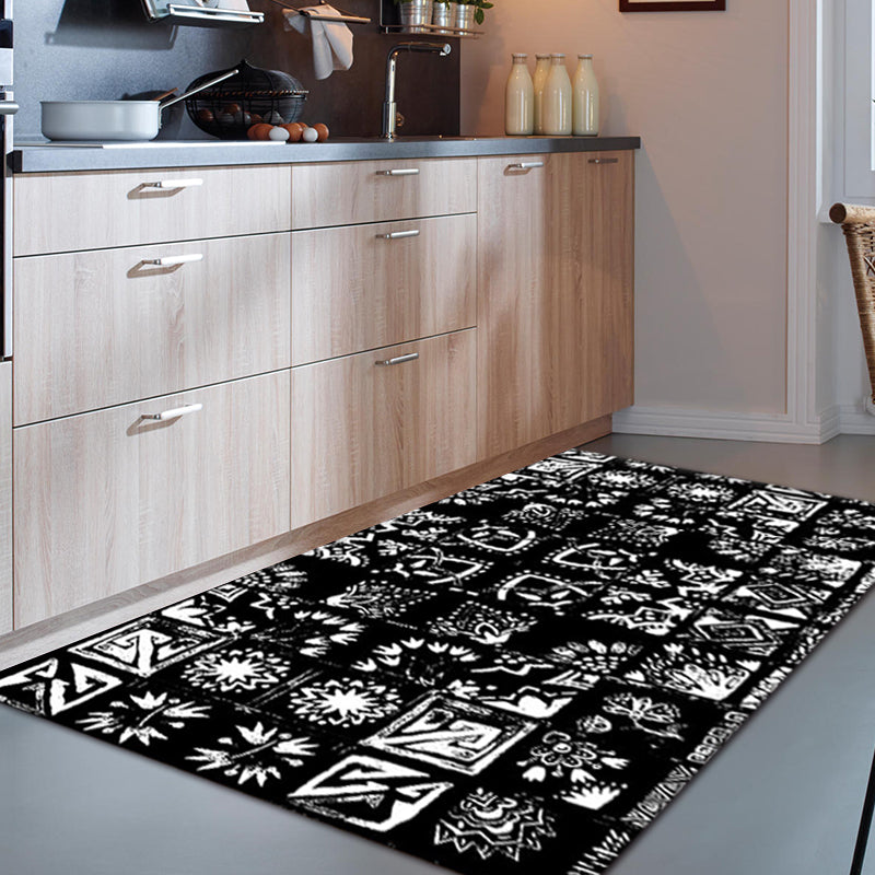 Oriental Flower Square Pattern Carpet in White Moroccan Carpet Polyester Non-Slip Back Carpet for Bedroom